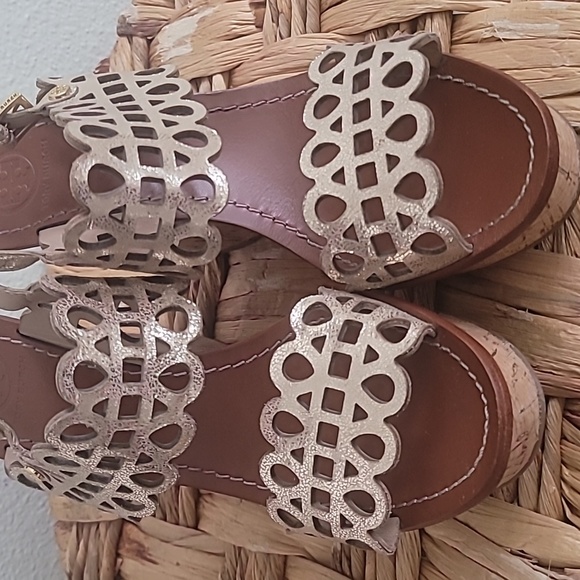 COPY - ๐ป TORY BURCH NORI CORK WEDGE GOLD METALLIC SANDALS. - Picture 3 of 15